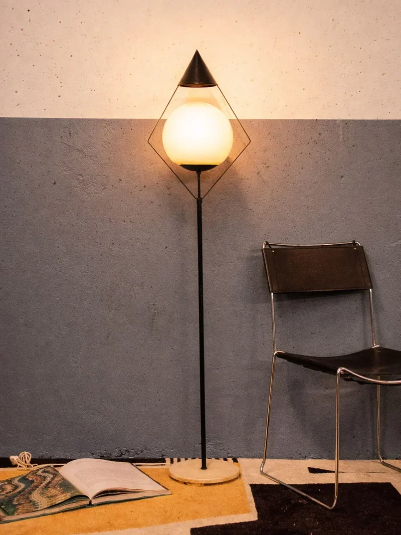 Julien, le lampadaire à globe en métal N°273