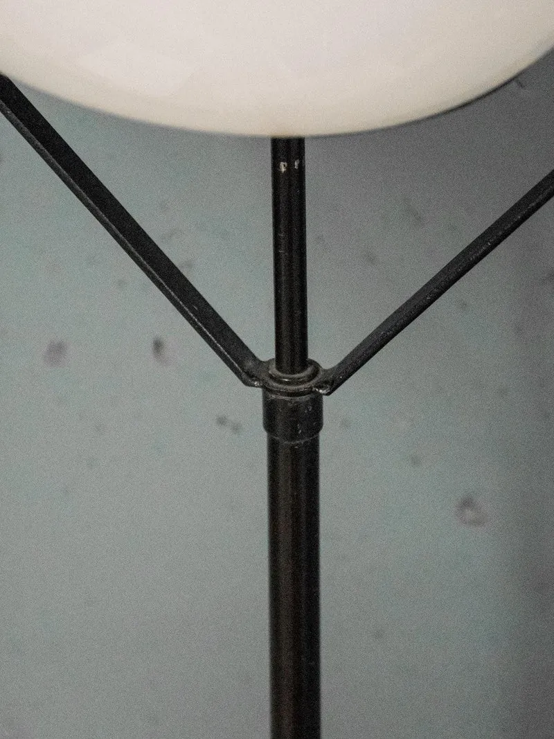 Julien, le lampadaire à globe en métal N°273