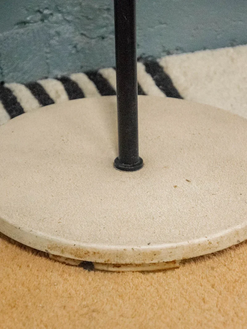 Julien, le lampadaire à globe en métal N°273