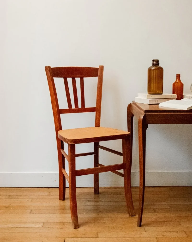 Claude, la chaise bistrot en bois foncé N°851