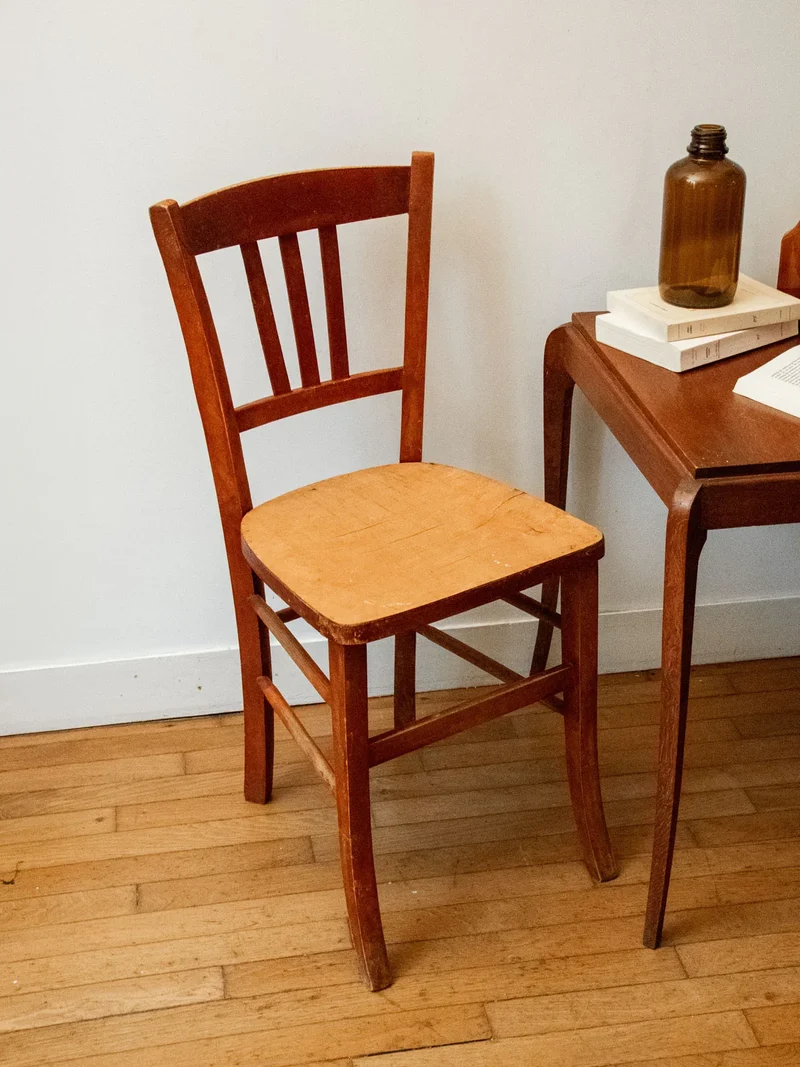Claude, la chaise bistrot en bois foncé N°851