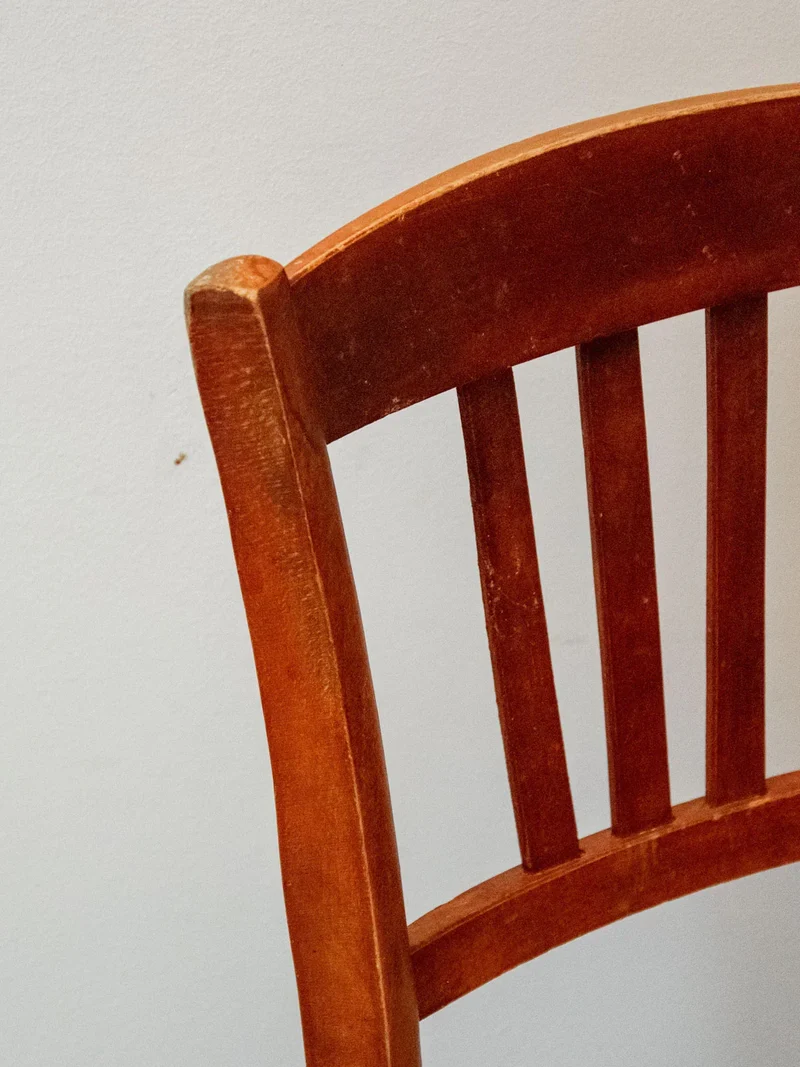 Claude, la chaise bistrot en bois foncé N°851