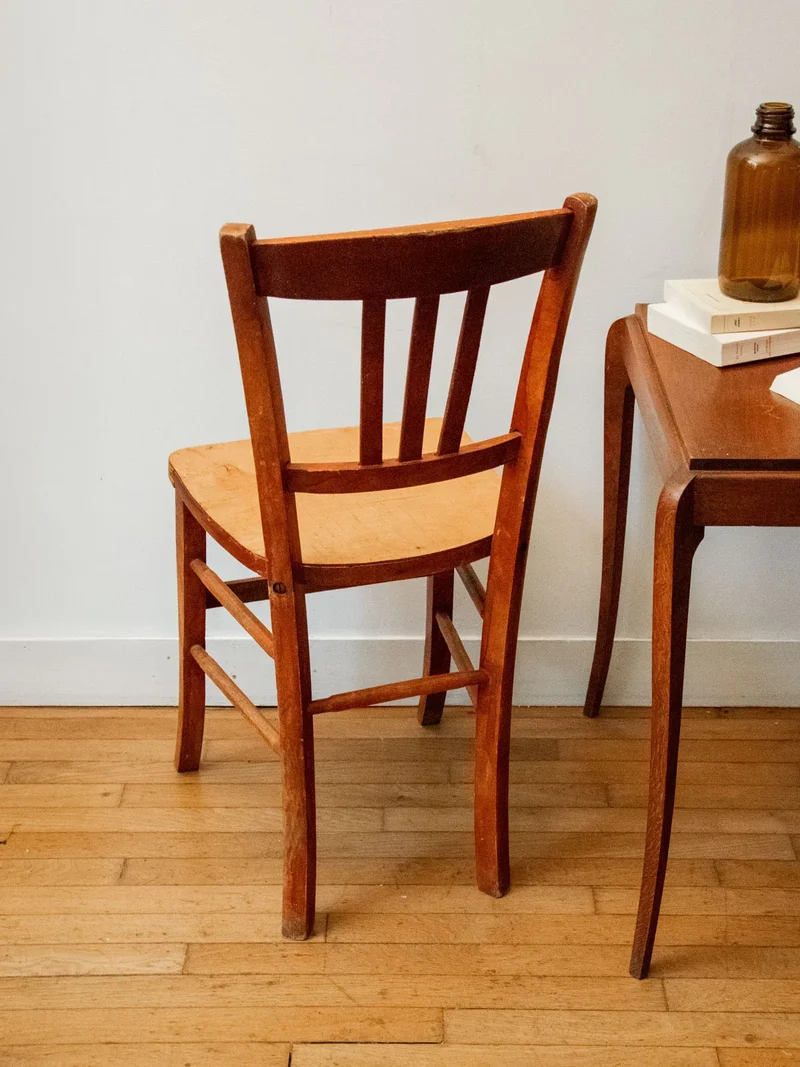 Claude, la chaise bistrot en bois foncé N°851