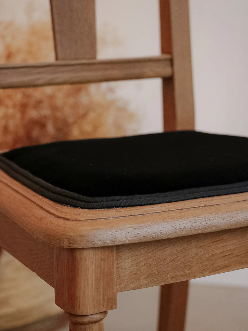 Claude, la chaise en bois N°855
