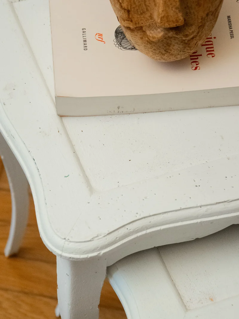 Barbara, les 2 tables gigognes blanches en bois N°111