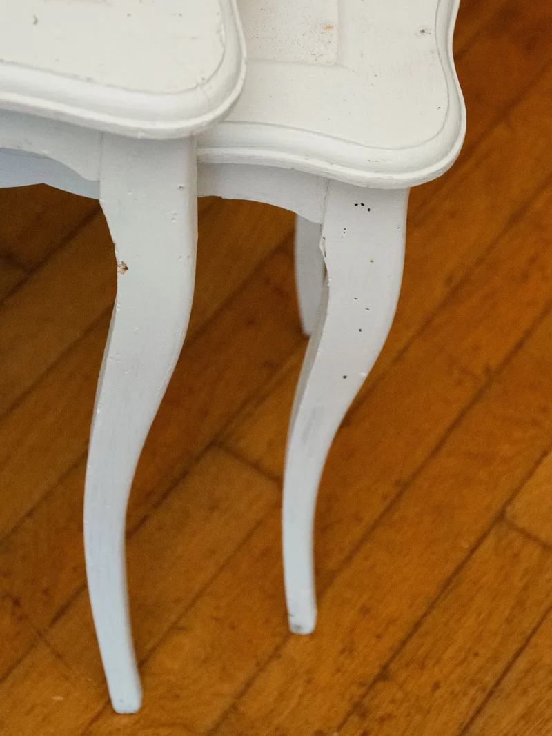 Barbara, les 2 tables gigognes blanches en bois N°111