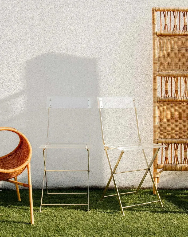 Alma, la paire de chaises pliantes en plexiglass N°1201