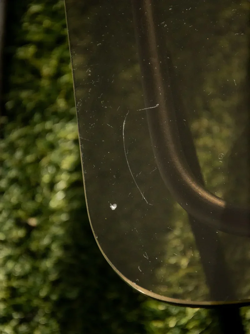 Donna, la table basse en acier et verre fumé N°728