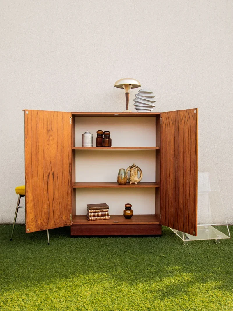 Magda, la petite armoire en teck N°144