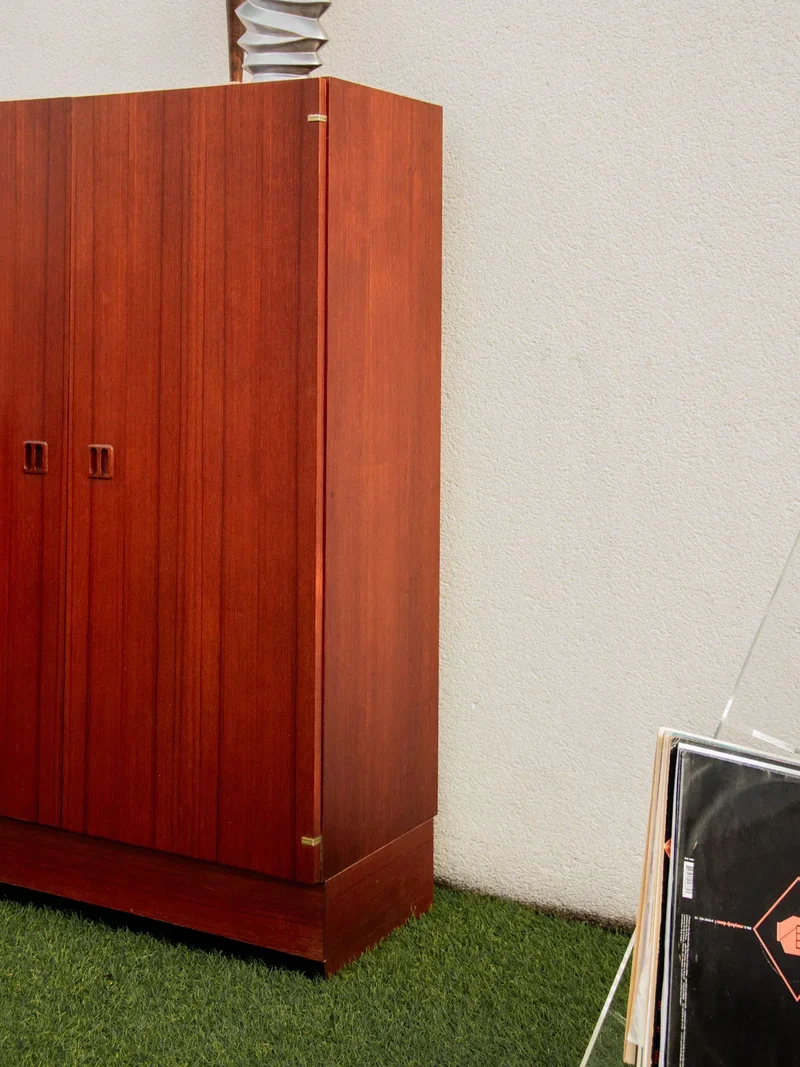 Magda, la petite armoire en teck N°144