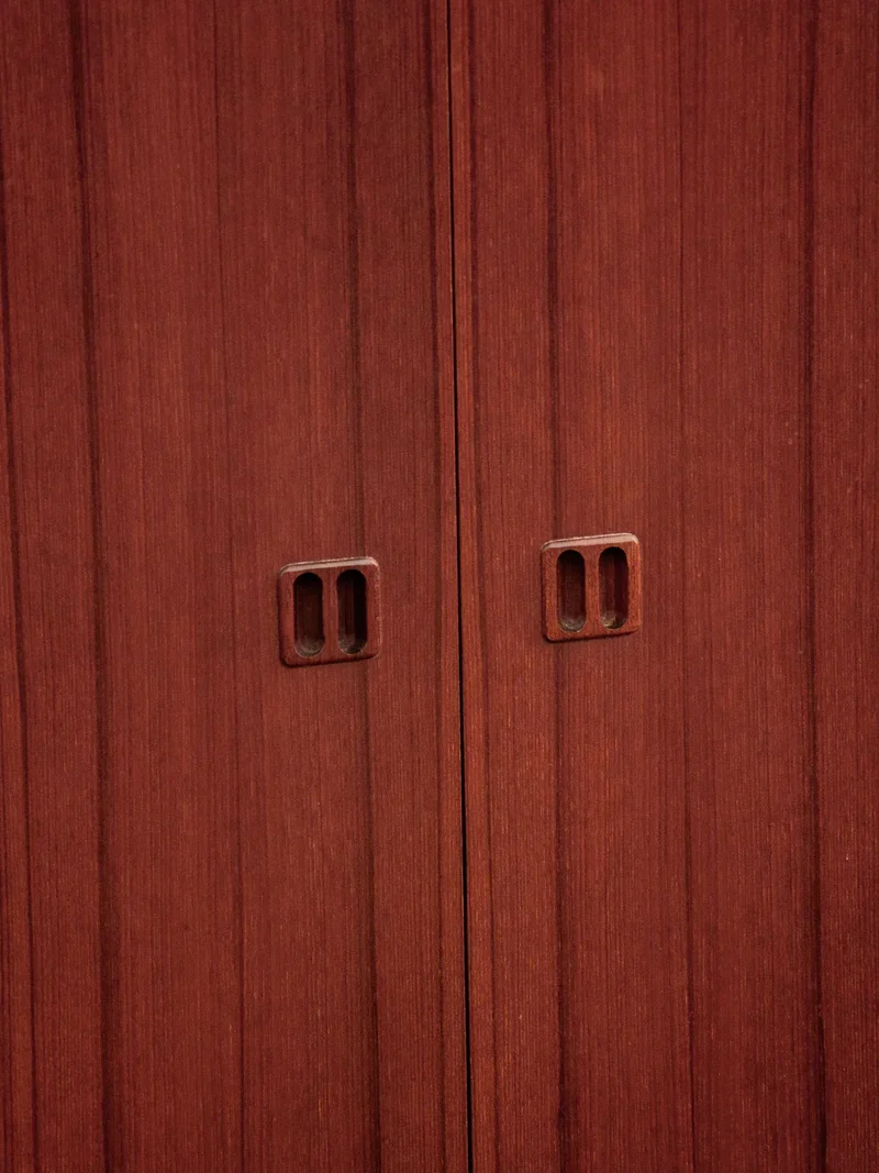 Magda, la petite armoire en teck N°144