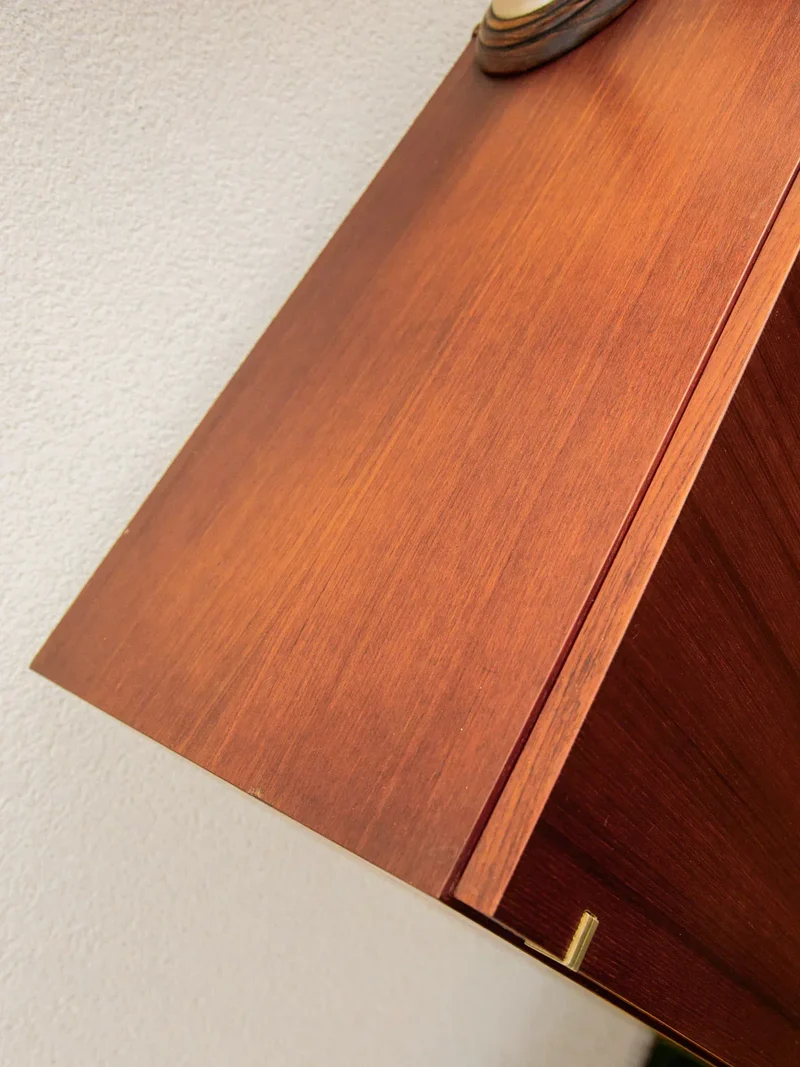 Magda, la petite armoire en teck N°144