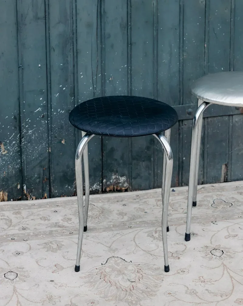 Axel, le tabouret noir en métal N°562
