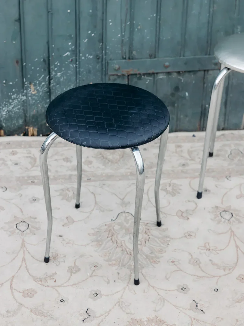 Axel, le tabouret noir en métal N°562
