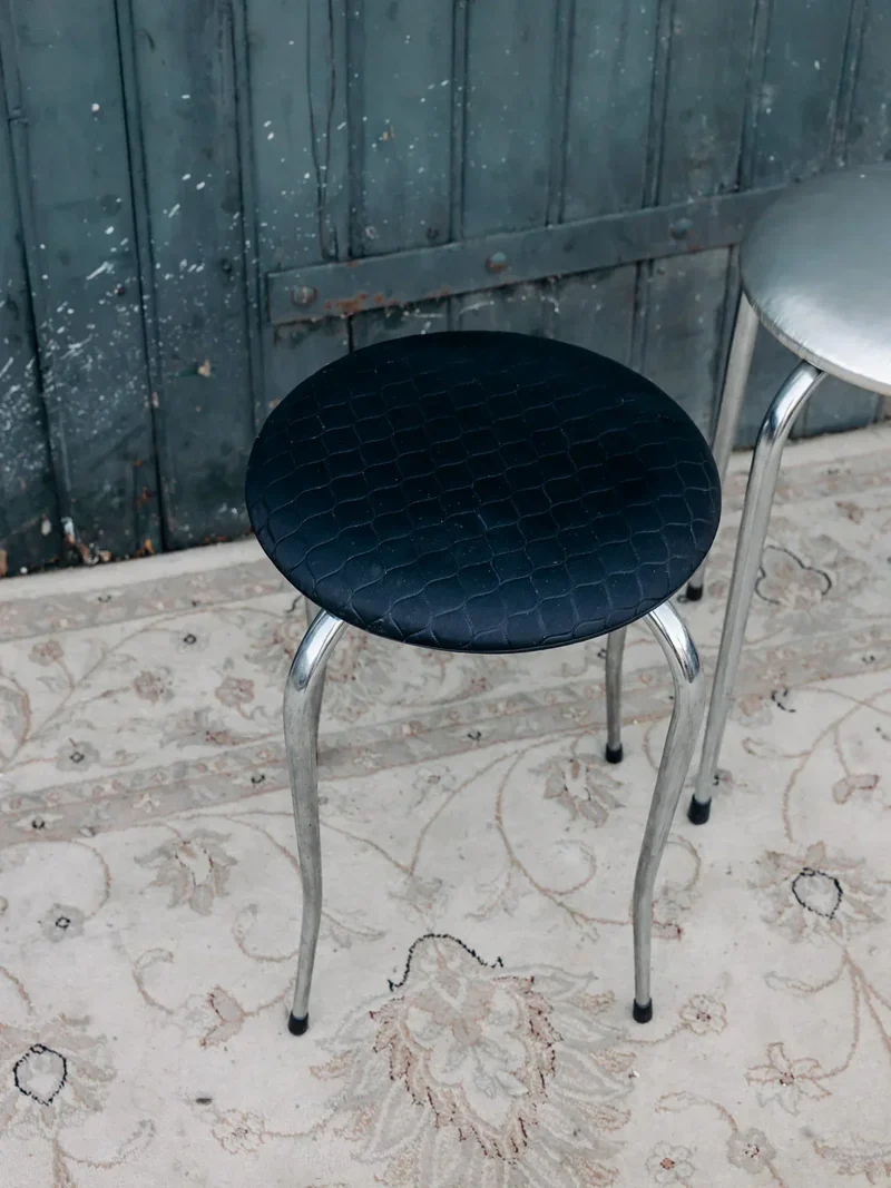 Axel, le tabouret noir en métal N°562