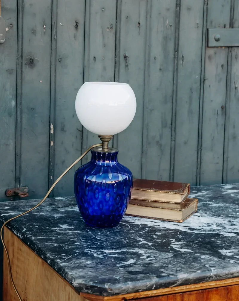 Julia, la lampe à poser bleue et blanche N°568