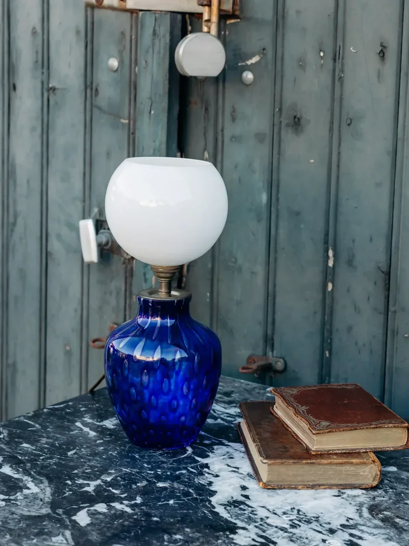 Julia, la lampe à poser bleue et blanche N°568