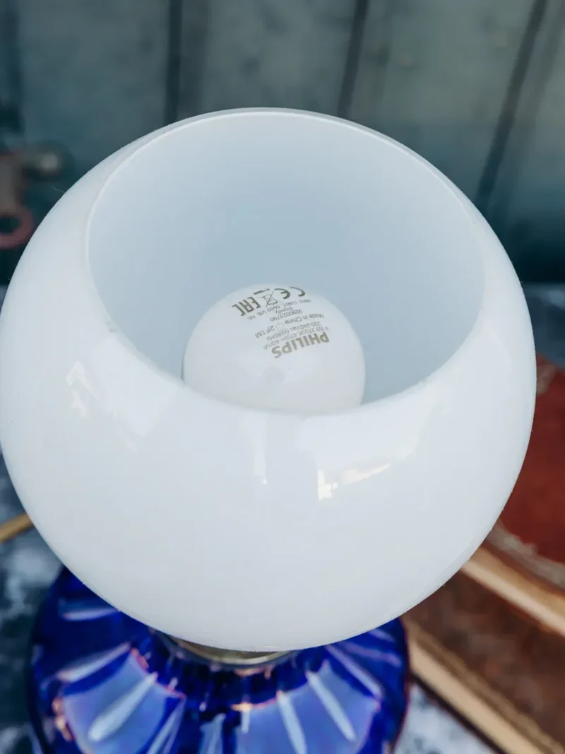 Julia, la lampe à poser bleue et blanche N°568