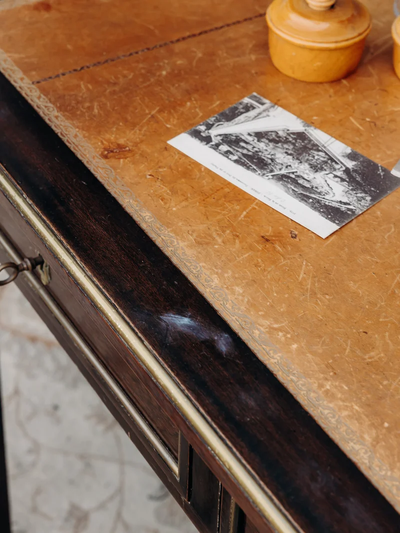 Edouard, le bureau en bois et cuir N°497