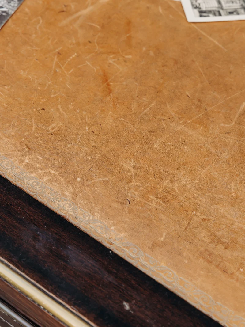 Edouard, le bureau en bois et cuir N°497