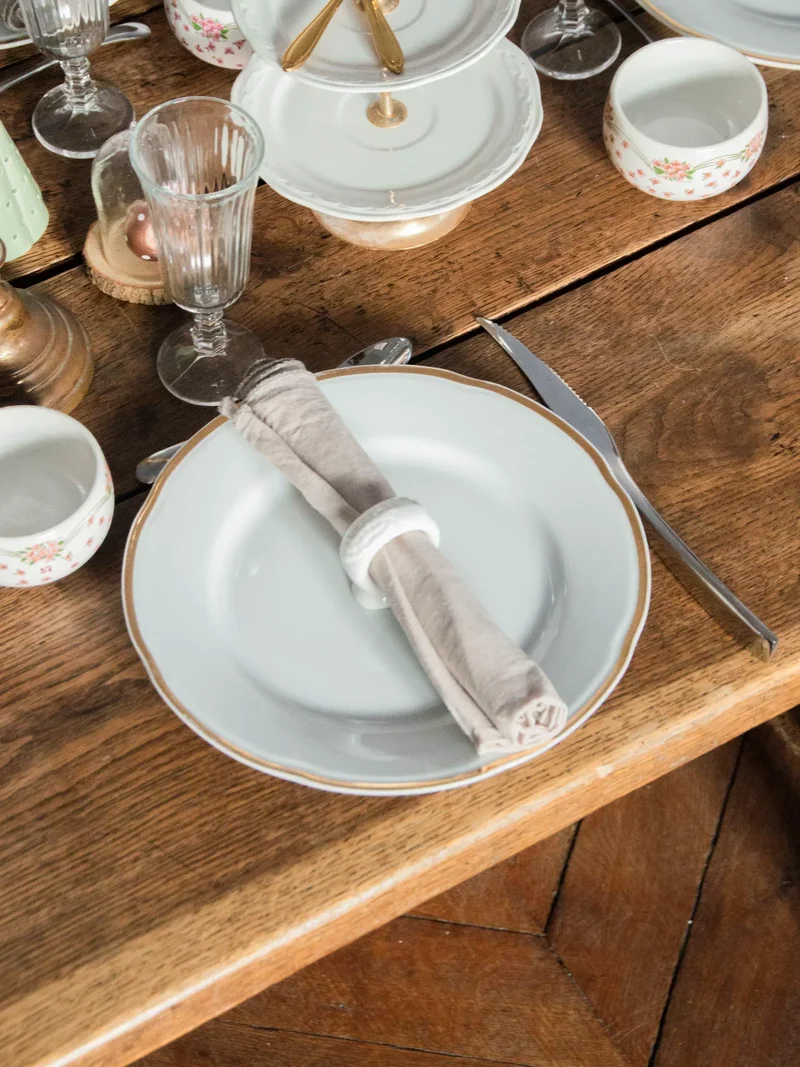 Nestor, le service de vaisselle doré en faïence N°520