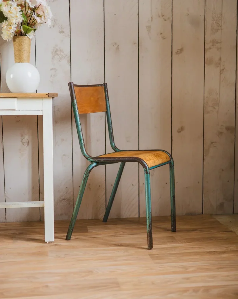 Claude, la chaise d'écolier en métal N°921