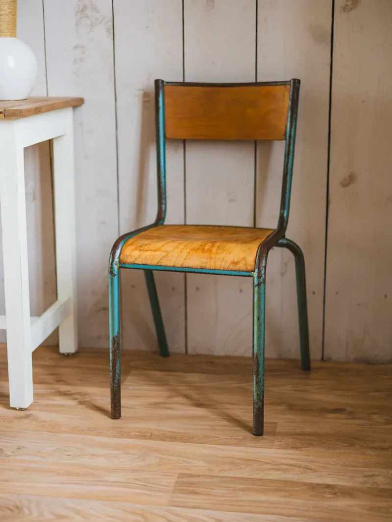 Claude, la chaise d'écolier en métal N°921