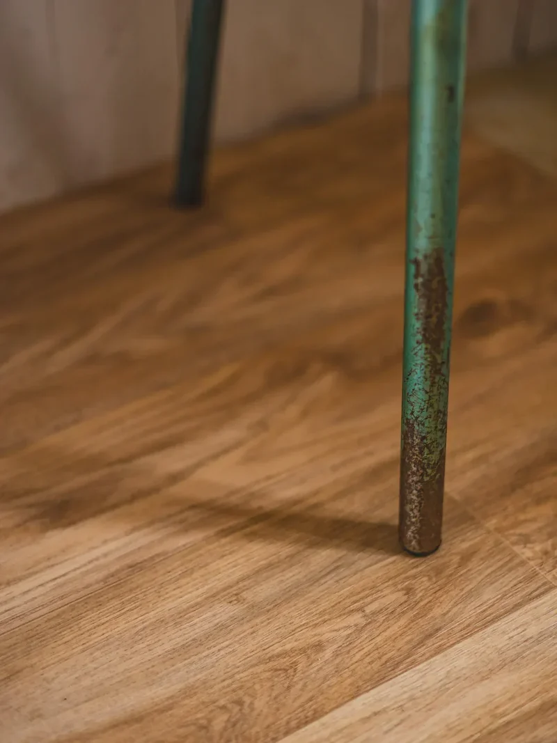 Claude, la chaise d'écolier en métal N°921