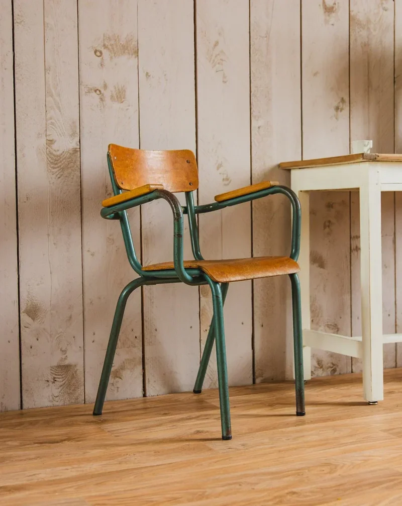 Claude, la chaise de directeur en métal N°920