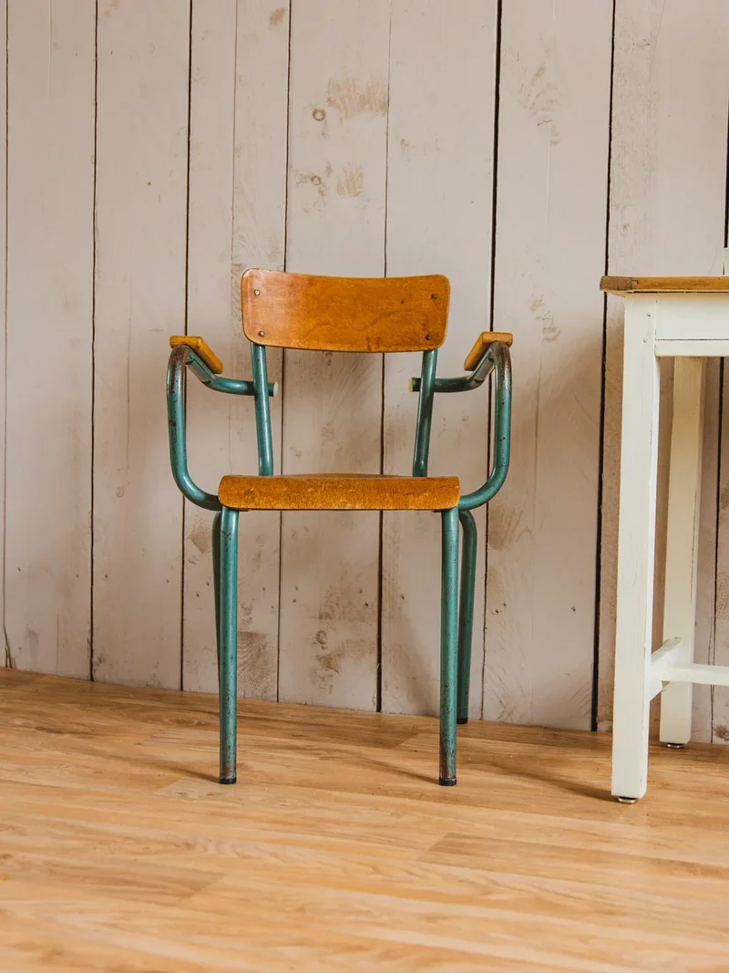 Claude, la chaise de directeur en métal N°920
