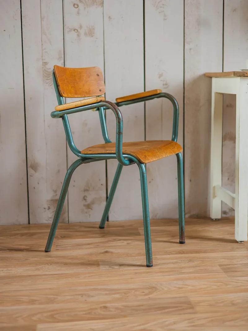Claude, la chaise de directeur en métal N°920