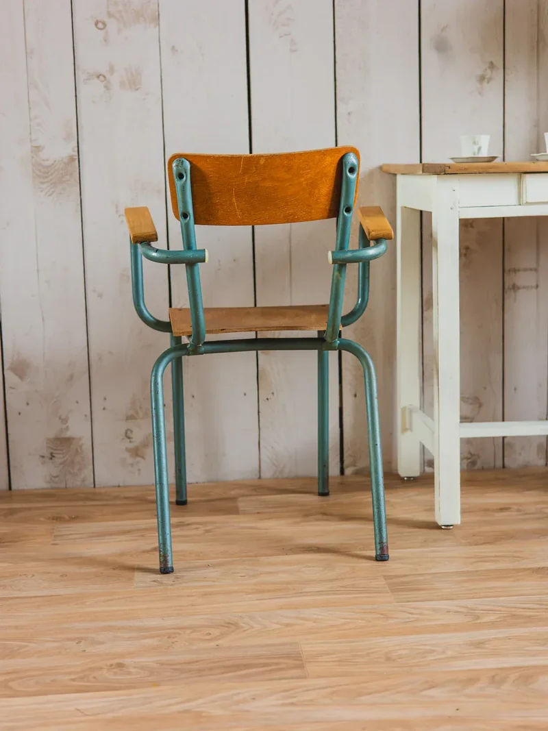 Claude, la chaise de directeur en métal N°920