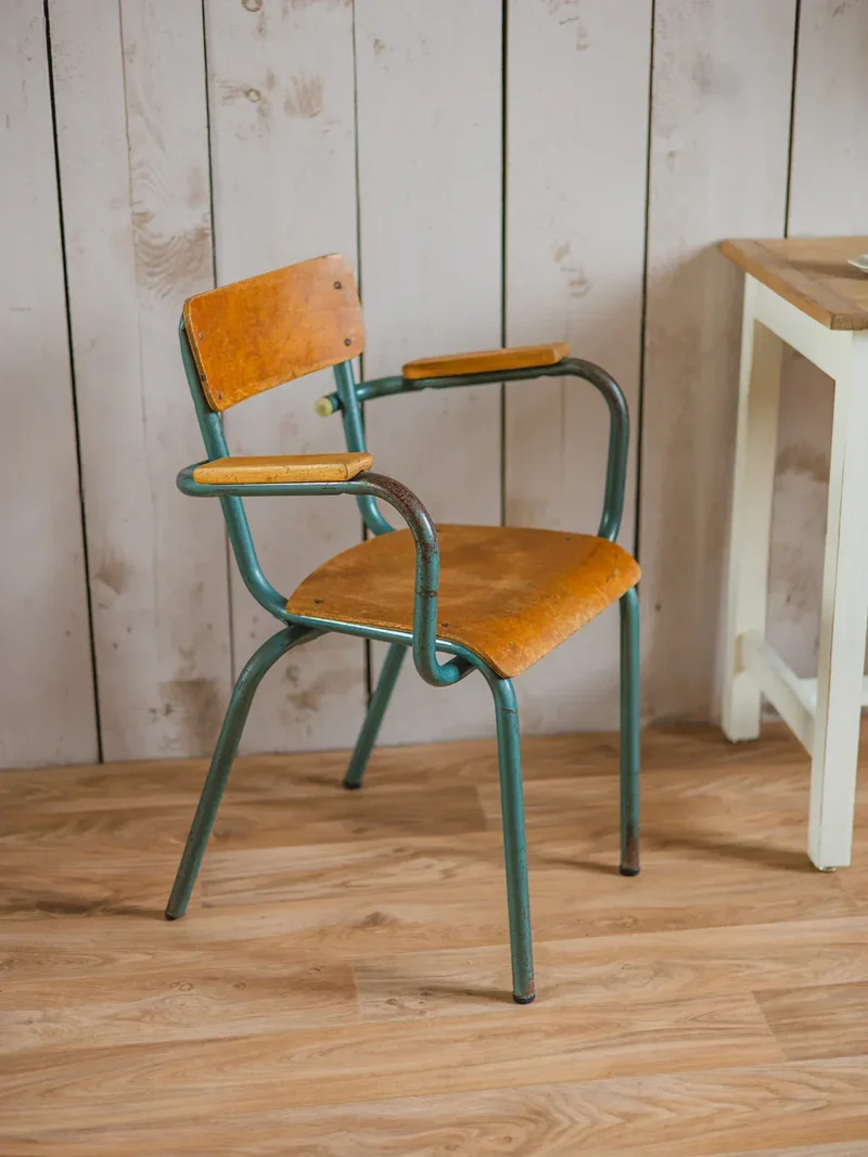Claude, la chaise de directeur en métal N°920