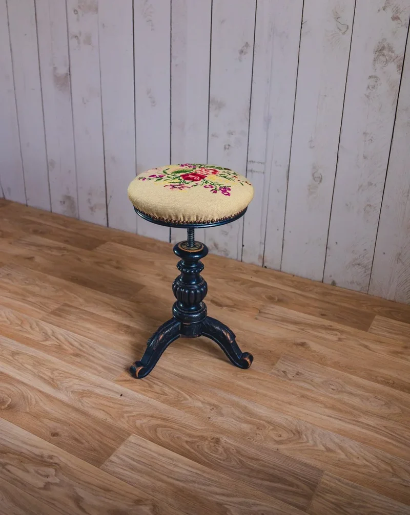 Regis, le tabouret réglable en bois N°792