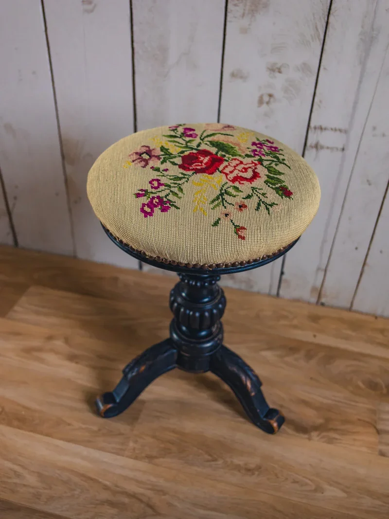 Regis, le tabouret réglable en bois N°792