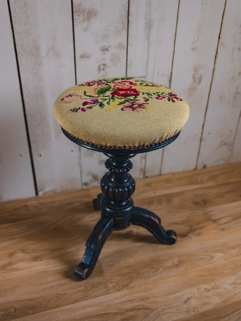 Regis, le tabouret réglable en bois N°792
