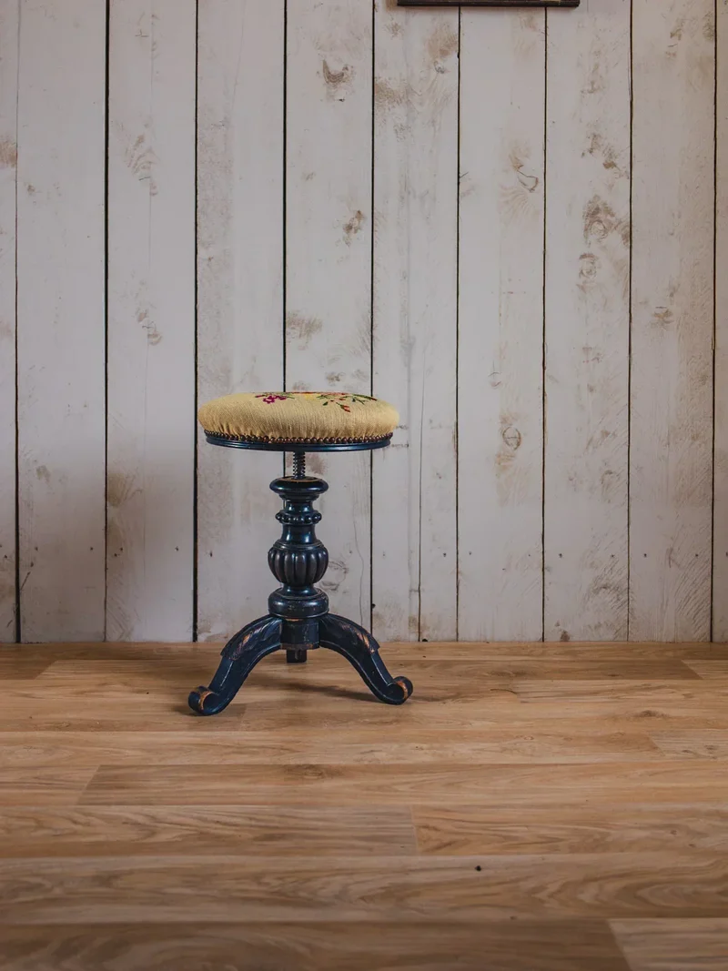 Regis, le tabouret réglable en bois N°792