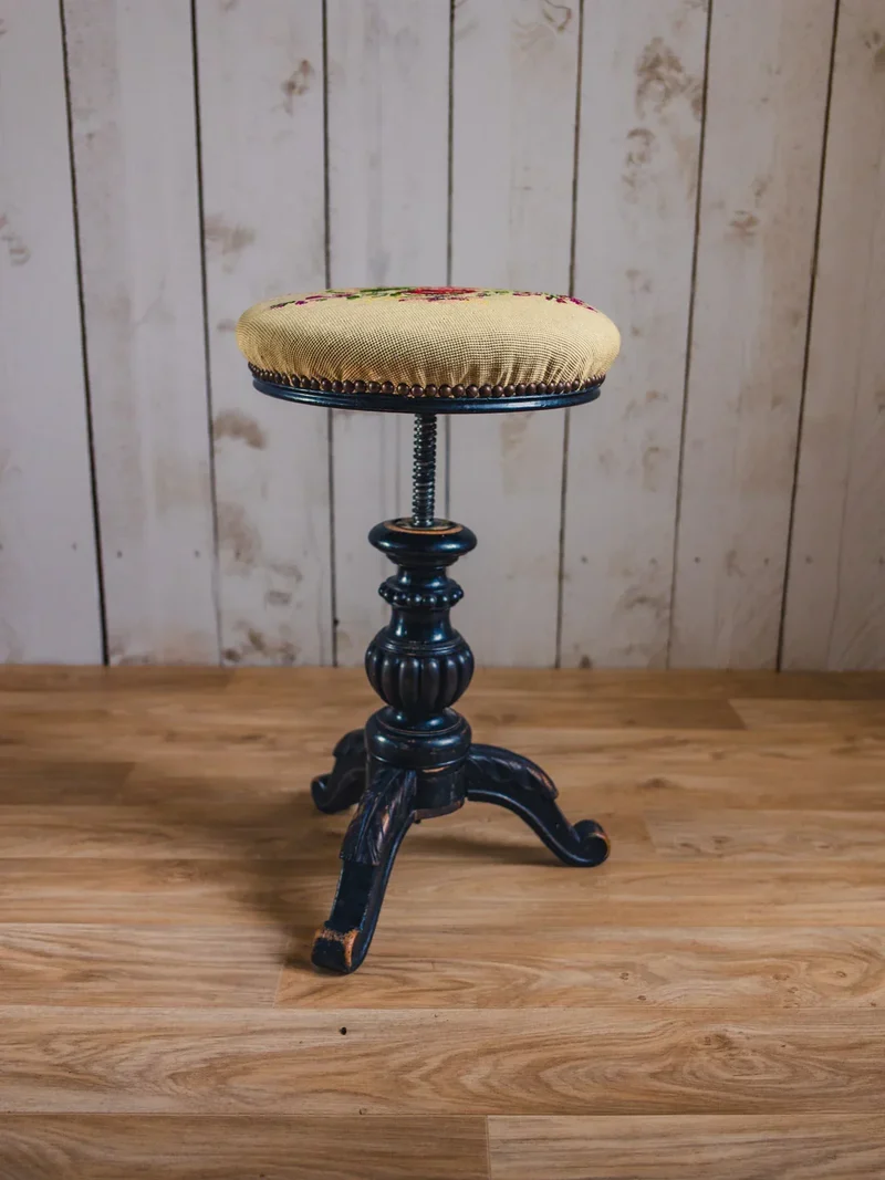Regis, le tabouret réglable en bois N°792