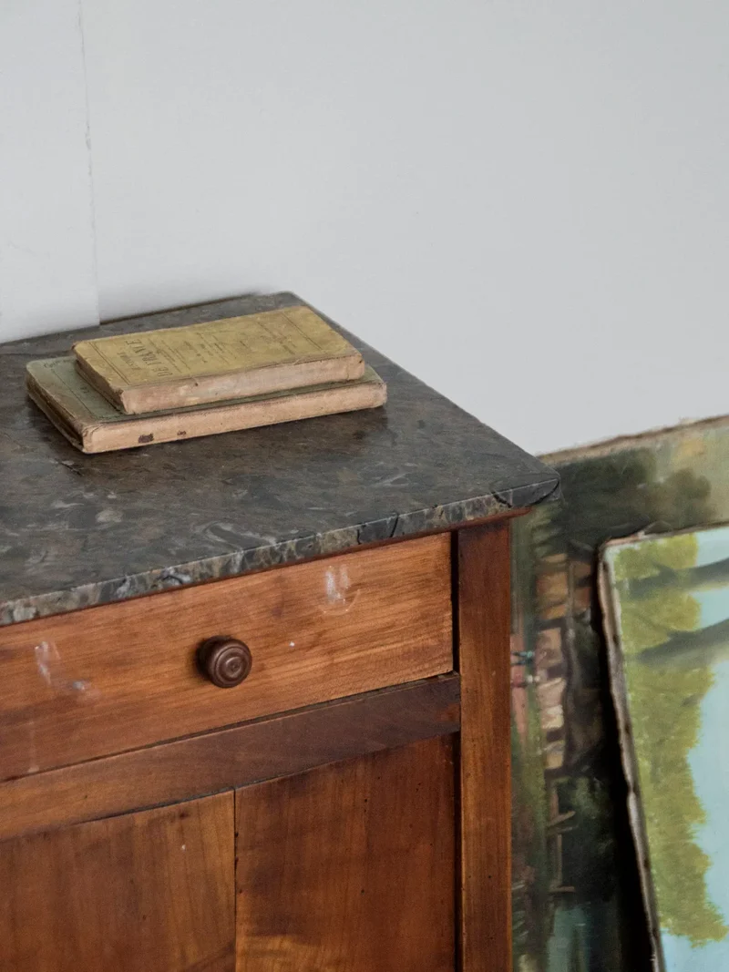 Odile, la table de chevet en bois et marbre N°629