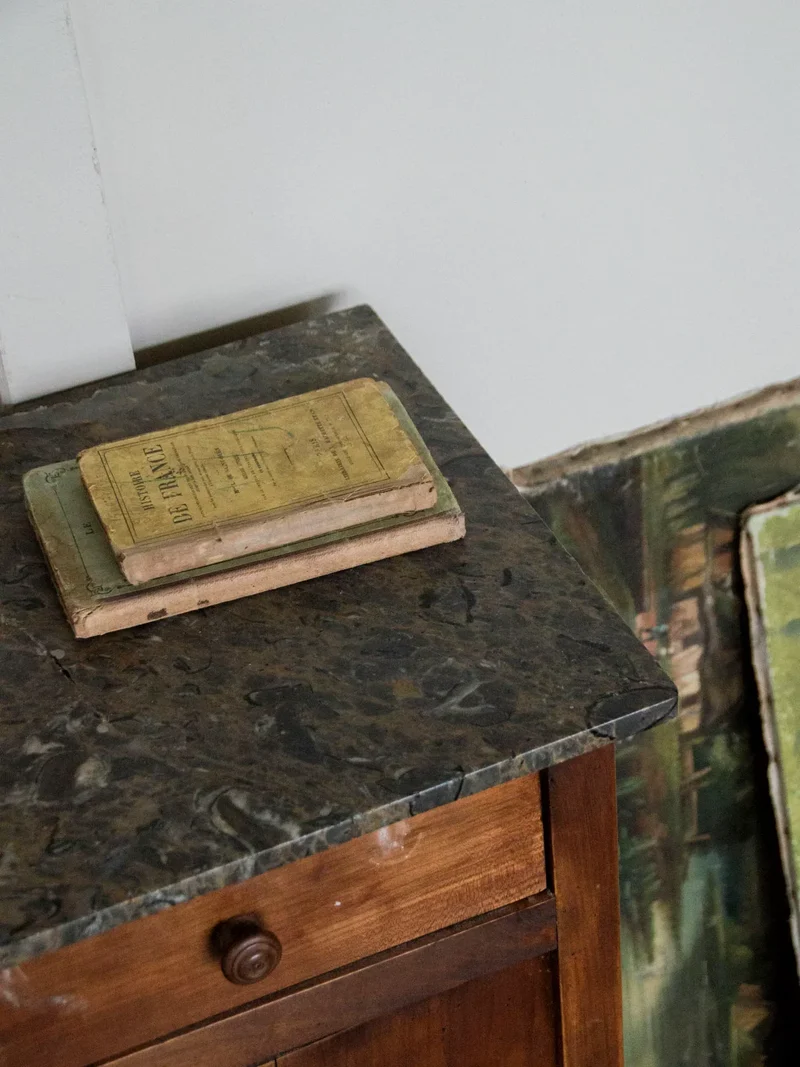 Odile, la table de chevet en bois et marbre N°629