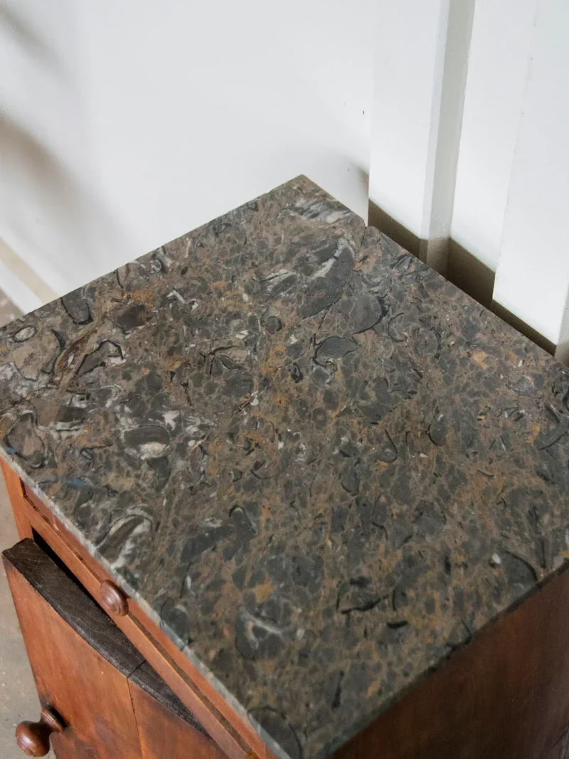 Odile, la table de chevet en bois et marbre N°629