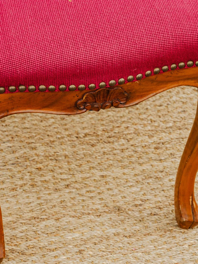 Regis, le tabouret en tissu brodé N°742