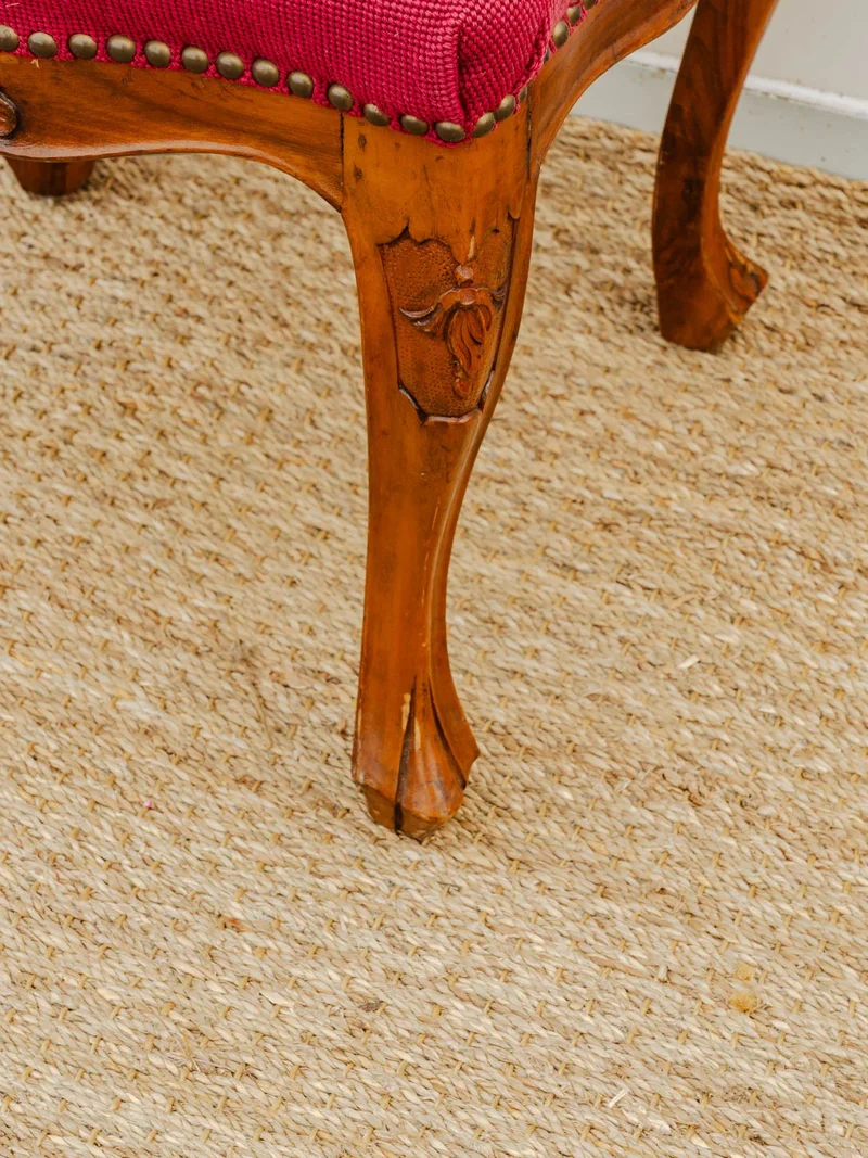Regis, le tabouret en tissu brodé N°742