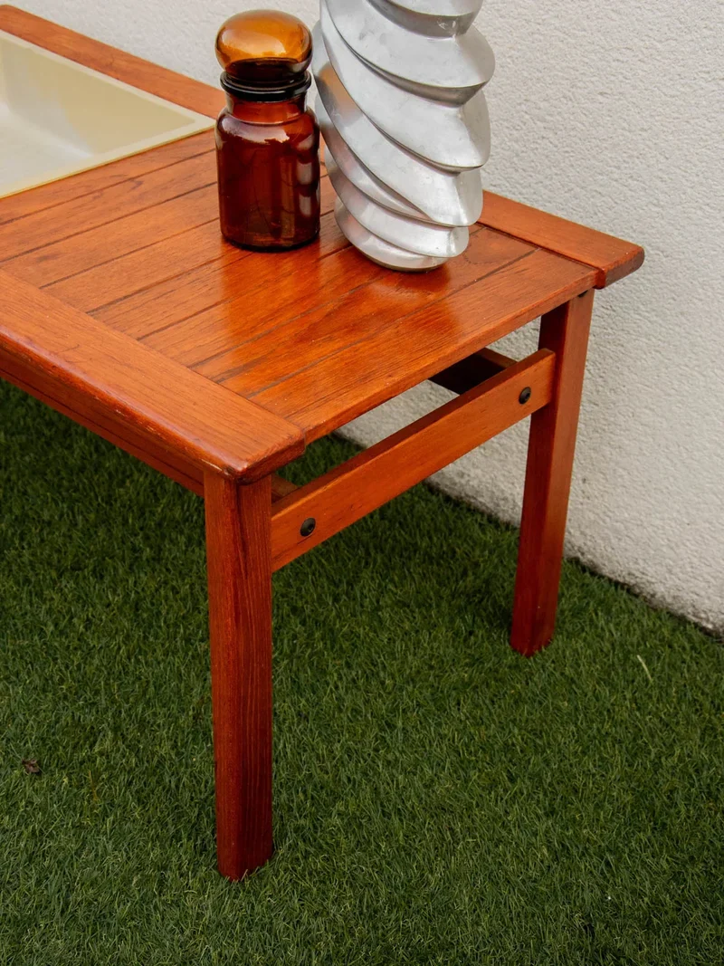 Donna, la table basse à jardinière intégrée N°722