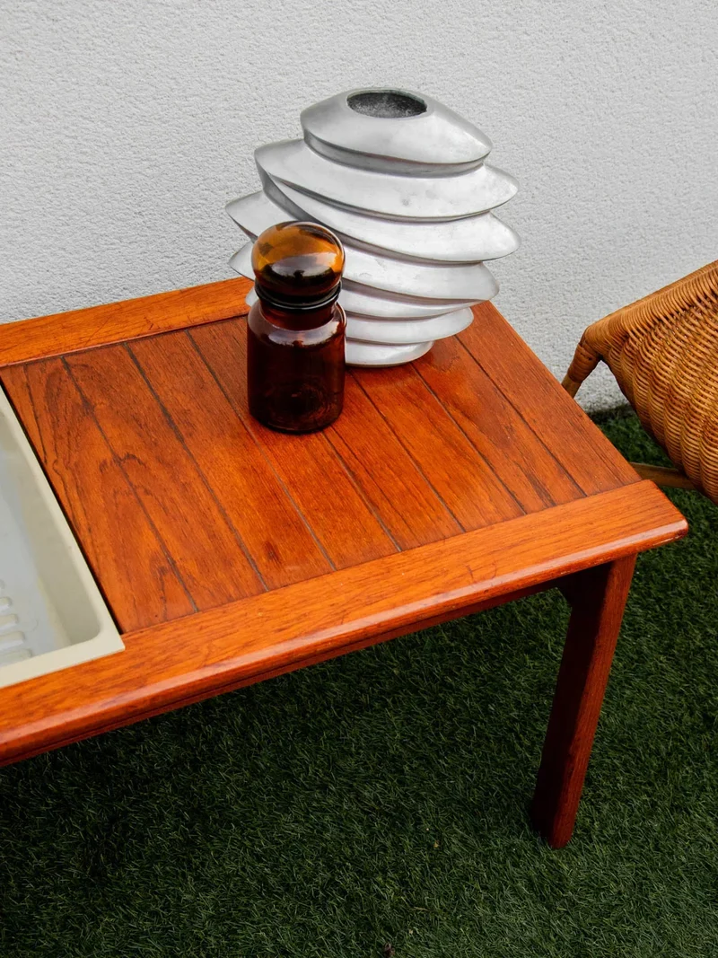 Donna, la table basse à jardinière intégrée N°722