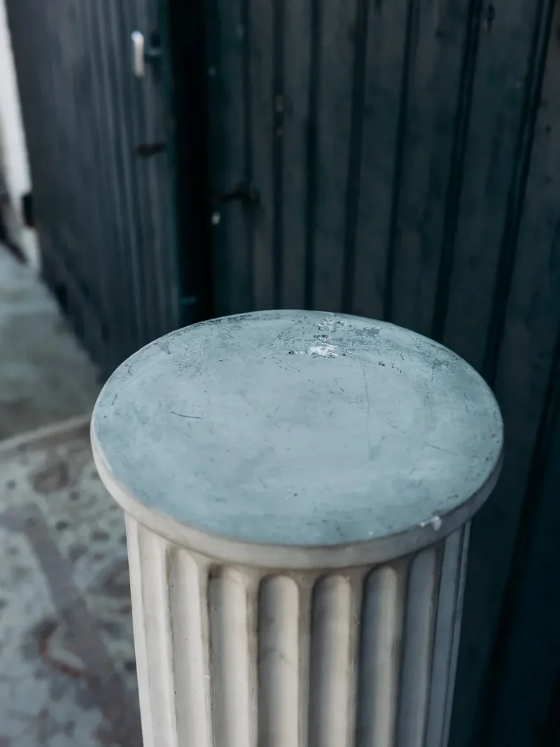 Francine, la grande colonne en plâtre N°727