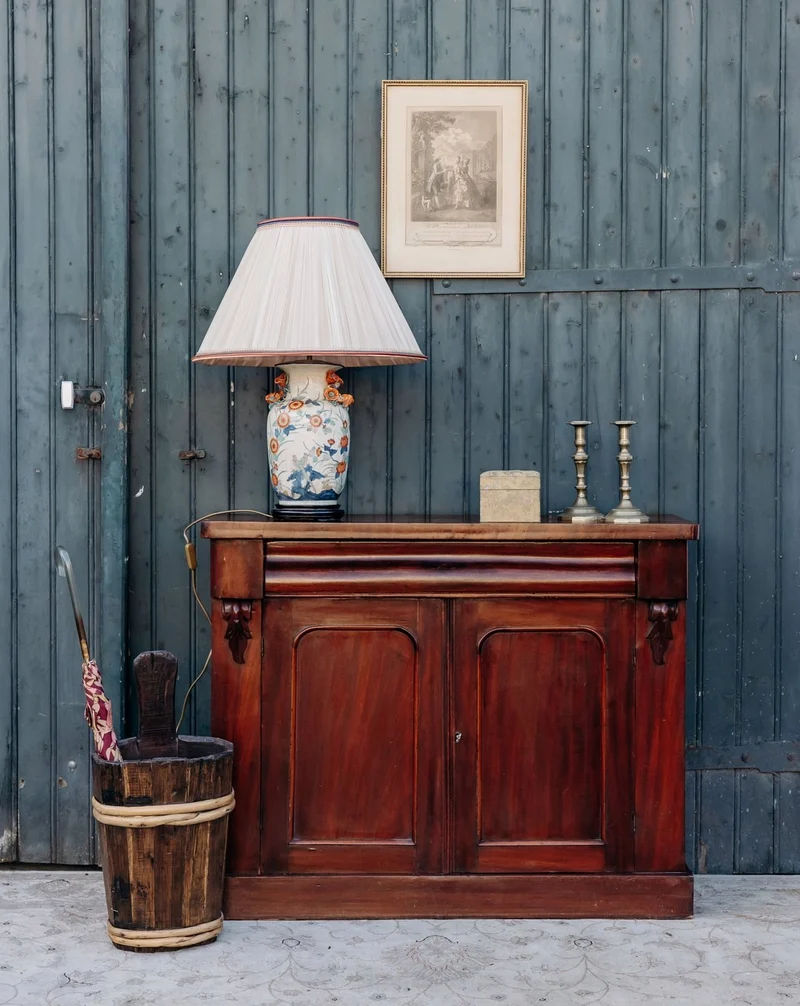 Gilbert, le buffet fin en bois foncé N°605