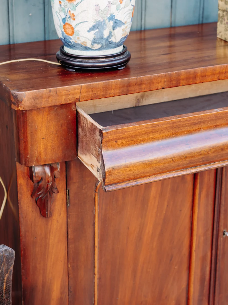 Gilbert, le buffet fin en bois foncé N°605