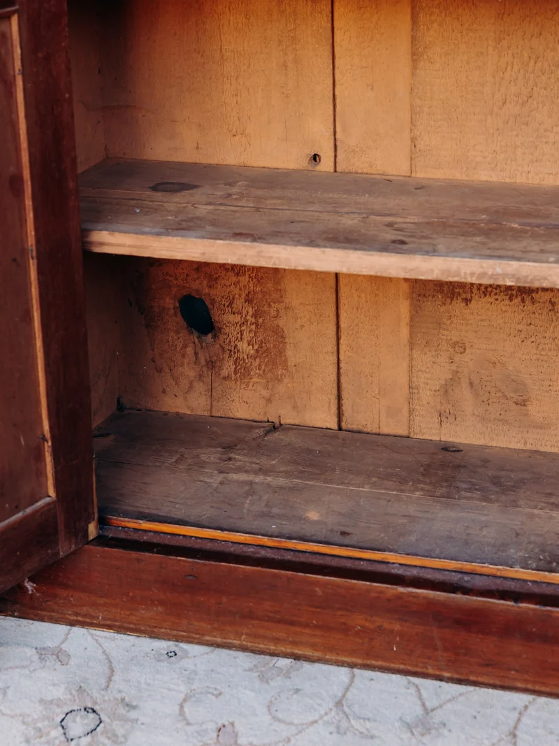 Gilbert, le buffet fin en bois foncé N°605