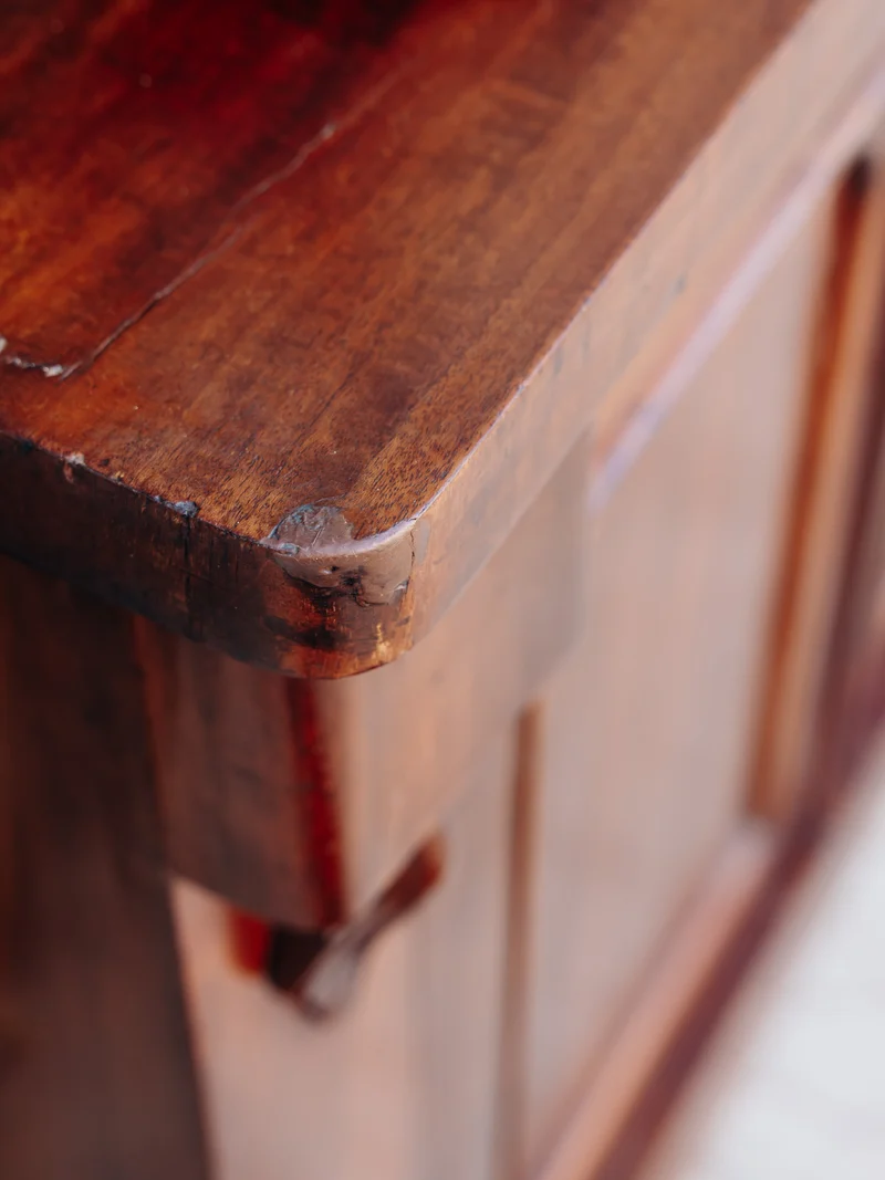 Gilbert, le buffet fin en bois foncé N°605